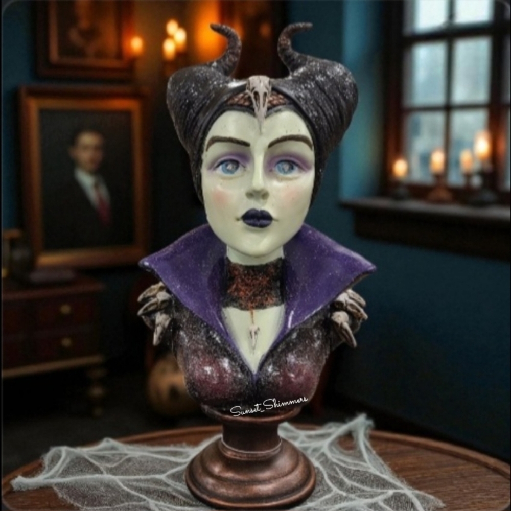 Disney Villain Maleficent Style Evil Queen Light Up Bust Halloween Statue Decor - Picture 8 of 8